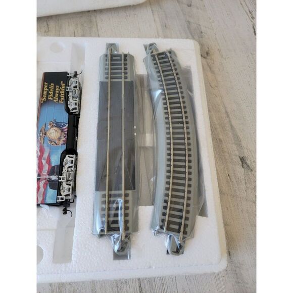 Hawthorne Semper Fidelis Engine USMC Express village train xmas - Picture 8 of 9